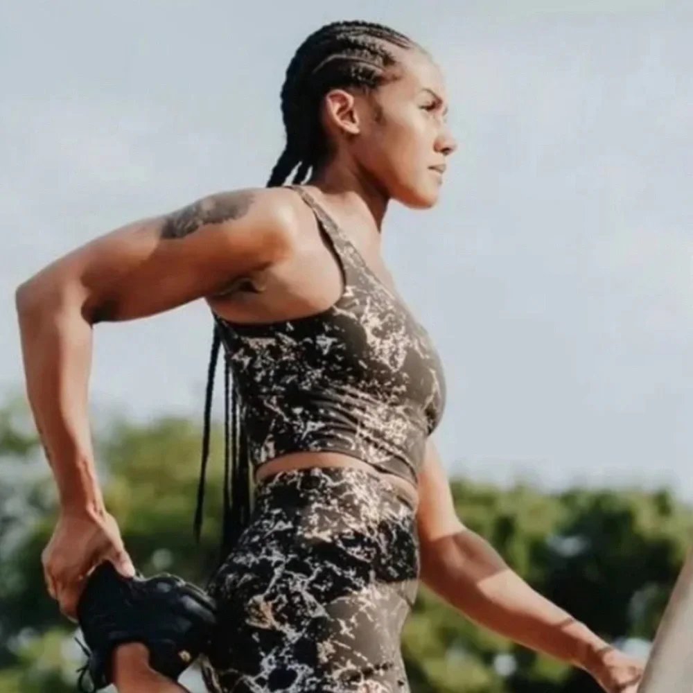 DYI Elevate Bra  Define Your Inspiration Sports Bra Black Metallic gold & silver - Picture 3 of 8